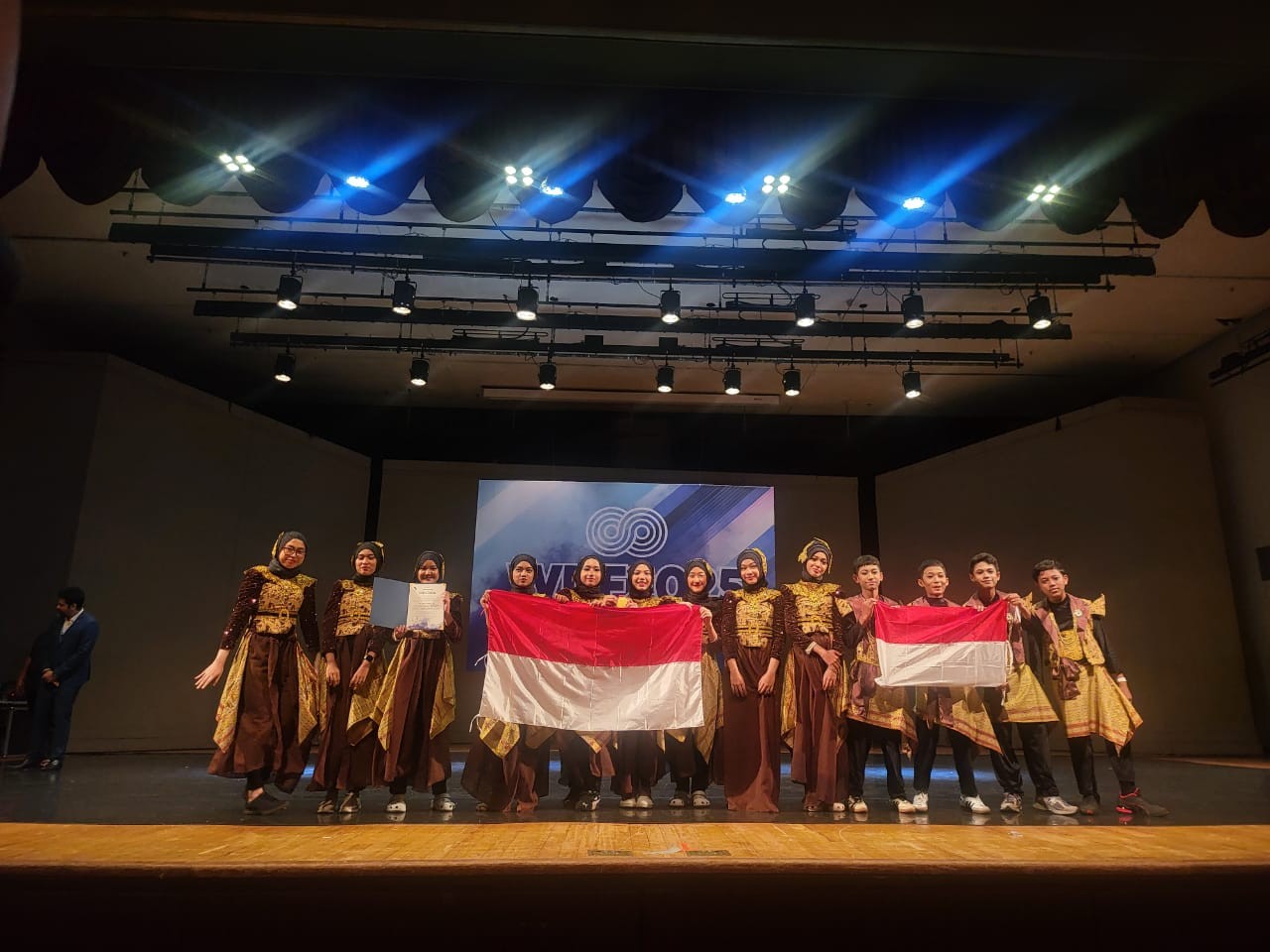 SMP Al Azhar Syifa Budi Cibinong berhasil mengharumkan nama Bangsa Indonesia di Kancah Internasional